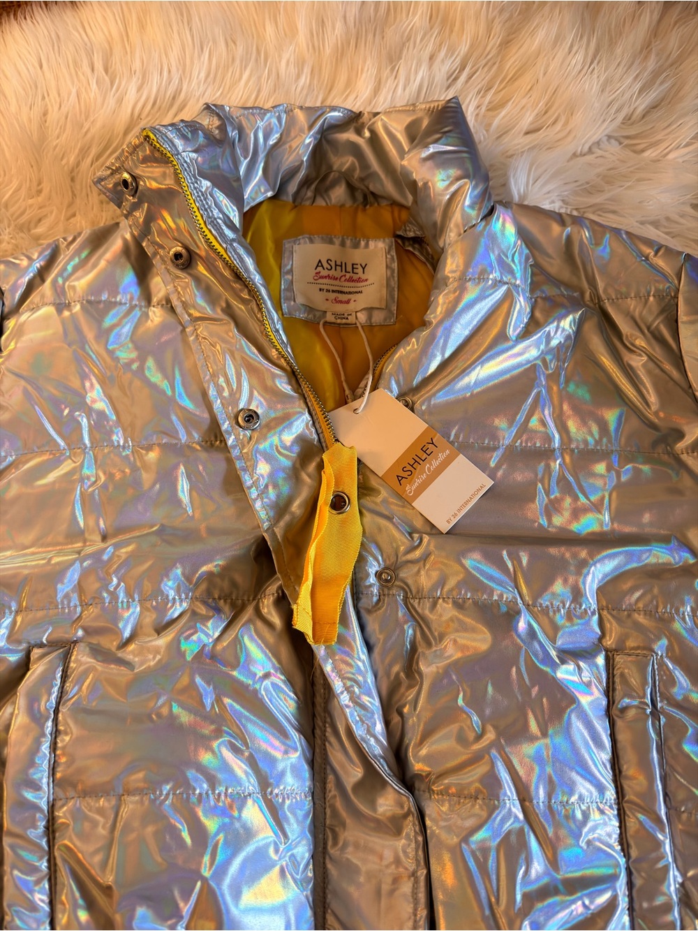 Ashley By 26 International Silver Holographic Puffer Jacket with Yellow Lining - Picture 4 of 4
